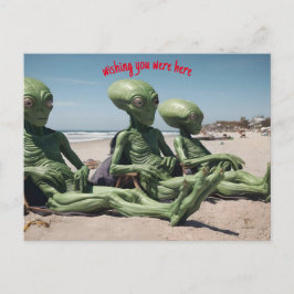 Postal deseando estar aquí extraterrestres en la playa