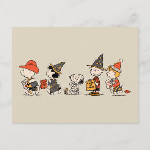 Postal Desfile Feliz Halloween de la Pandilla de Peanuts