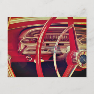 Postal Detalle del tablero de un automóvil clásico rojo v