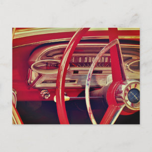 Postal Detalle del tablero de un automóvil clásico rojo v