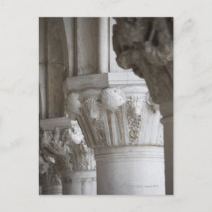 Postal Detalle por columnas del Palacio de Venecia de los