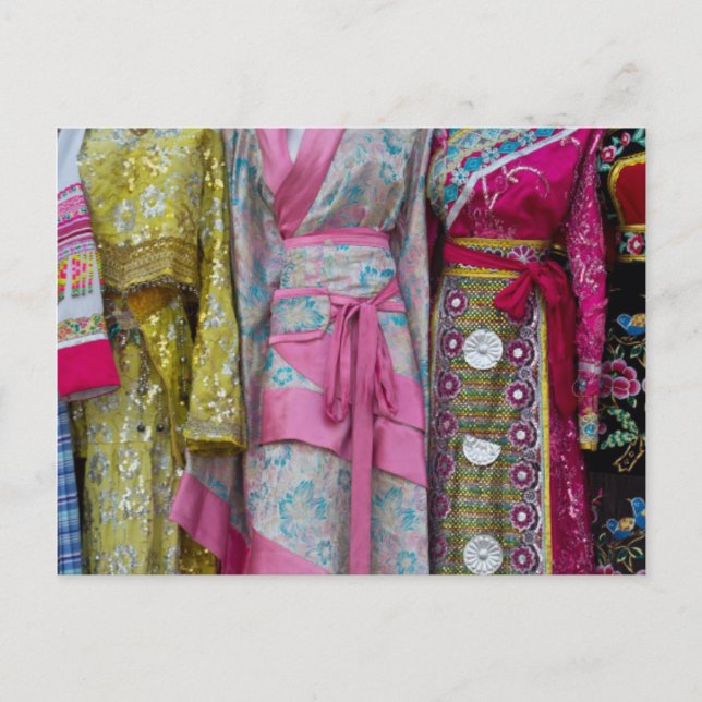 Postal Detalles y patrones de algunos de los vestidos (Anverso)