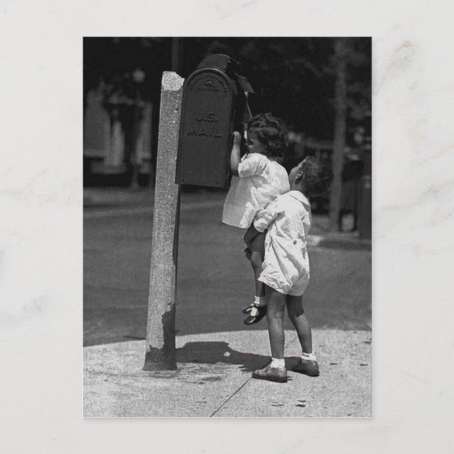 Postal Deux enfants postant une letter (Anverso)