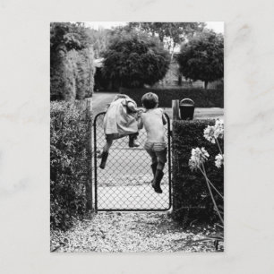 Postal Deux enfants s'échappent