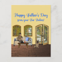 Día del padre de cuatro bebés, hombre en sofá con
