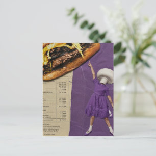 Postal Dibujo divertido de señora con hamburguesa y champ