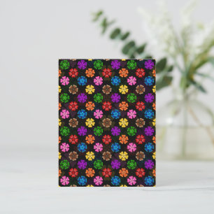 Postal Diseño de flores de arcoíris retro coloridas negro