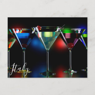 Postal Distintos cócteles en gafas de martini con luces
