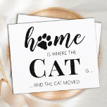 Postal Divertido Hemos movido a un nuevo Mascota de gatos<br><div class="desc">Casa es donde el gato está... y el gato se mudó! Deja que tu mejor amigo anuncie tu movimiento con esta tierna y divertida tarjeta de invitación móvil de gato. Personalice la parte posterior con nombres y su nueva dirección. ¡Esta invitación mascota en movimiento es imprescindible para todas las mamás...</div>