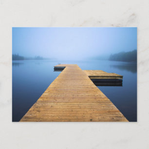 Postal Dock en el lago