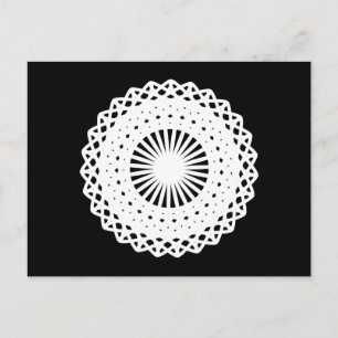 Postal Doily. Círculo de encaje blanco. En negro.