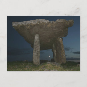 Postal Dolmen de Poulnabrone de noche