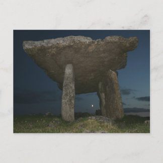 Postal Dolmen de Poulnabrone de noche