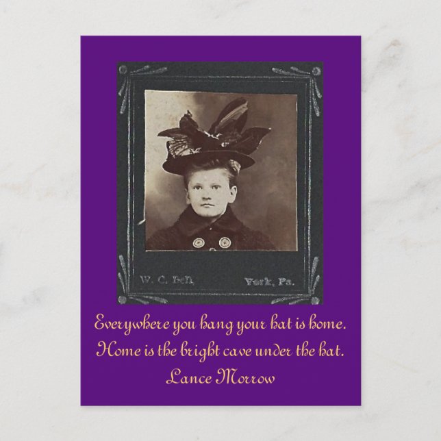 Postal Donde quiera que cuelgues a tu gorra es casa (Anverso)