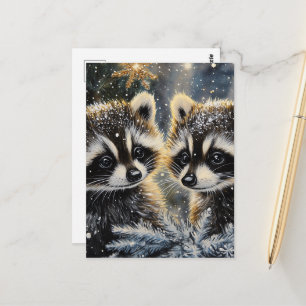 Postal Dos adorables crías de mapache en invierno