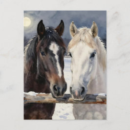 Postal Dos caballos en una granja nevada | Manteniéndose