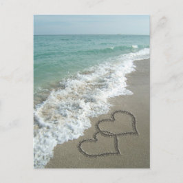 Postal Dos corazones de arena en la playa, océano románti