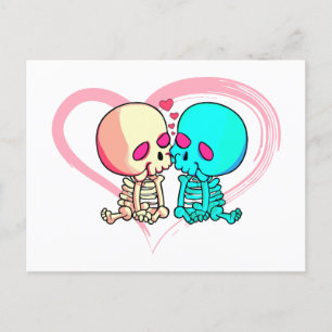 Postal Dos esqueletos románticos besándose con el corazón