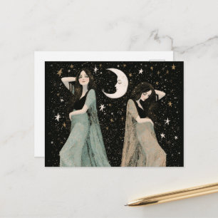 Postal Dos hermosas mujeres bailando bajo la luz de la lu
