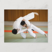 Dos hombres compitiendo en un Judo Match 2