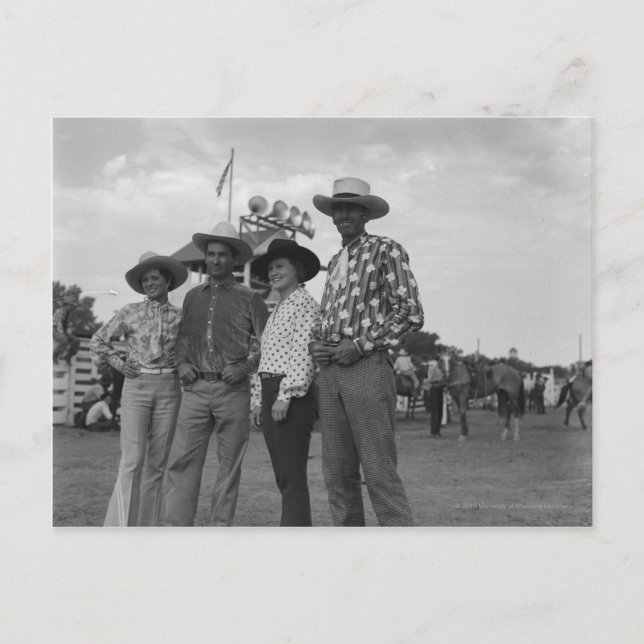 Postal Dos hombres y dos mujeres en un rodeo (Anverso)