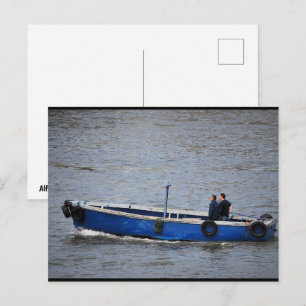 Postal Dos hombres y un barco azul