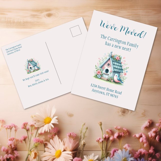 Postal Dulce morada azul y rosa "Nos hemos mudado" (Sweet Blue and Pink Birdhouse "We've Moved" Postcard)