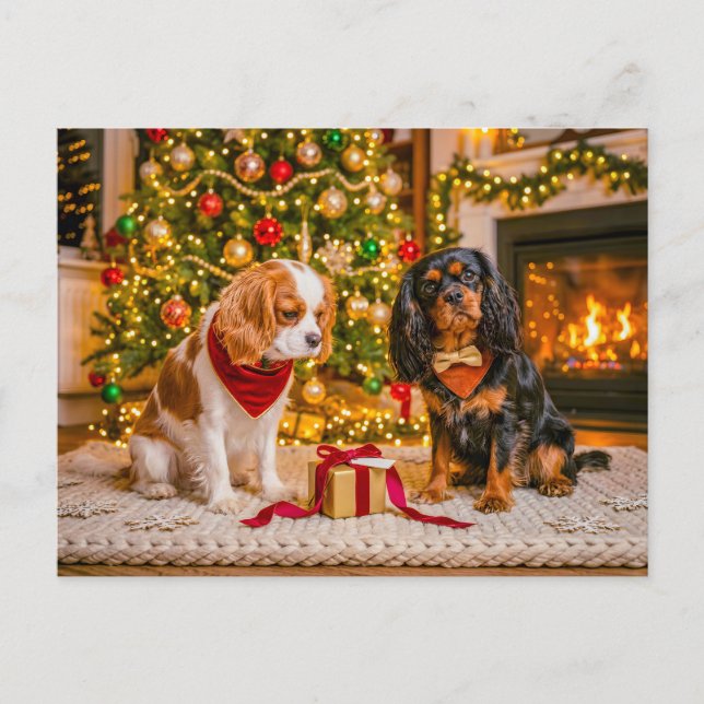 Postal Dúo de spaniel junto al árbol de Navidad acogedor (Anverso)