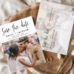 Postal Edición Guardar la foto manuscrita de fecha<br><div class="desc">Editable Moderno y Elegante Foto manuscrita Guardar la tarjeta Boda de fecha. La tarjeta de invitación para guardar la fecha incluye una moda y una tipografía elegante con un diseño simple y minimalista sobre un fondo blanco al que se puede añadir la imagen de fotografía de compromiso personalizada.</div>