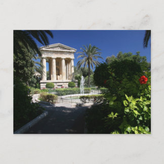 Postal Edificio antiguo de La Valeta Malta en el parque