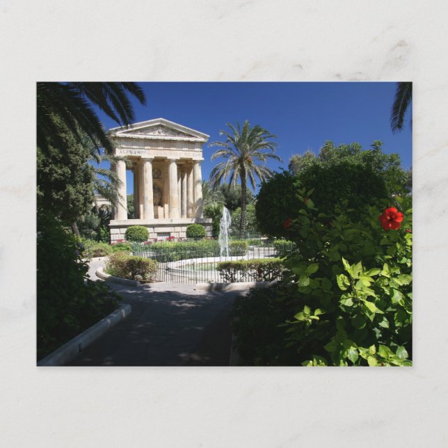 Postal Edificio antiguo de La Valeta Malta en el parque (Anverso)