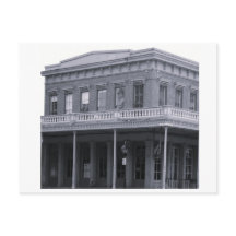 Edificio Blanco y Negro Simple Vintage