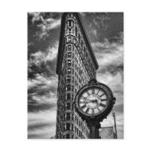 Edificio Flatiron y reloj en blanco y negro