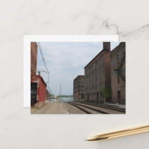 Postal Edificios y vías de tren en Burlington, Iowa