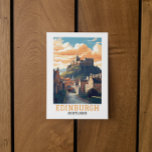 Postal Edinburgh Scotland Castle Retro Vintage Travel<br><div class="desc">Visite esta hermosa postal de viaje retro de Edimburgo Scotland con el famoso castillo y la arquitectura única del popular destino de viajes en Europa. Funciona como un recuerdo de viaje y una idea de regalo.</div>