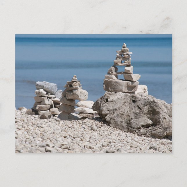 Postal EE. UU., Michigan. Torres de Piedra en la Playa (Anverso)