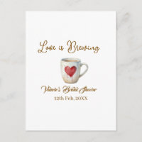 El amor está preparando taza de café blanca corazó