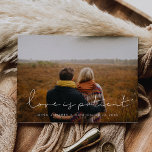 Postal El amor minimalista escrito a mano es actualizació<br><div class="desc">¿Tienes que posponer o cancelar tu boda o celebración? Comparte las noticias con esta hermosa postal,  fuente y colores completamente personalizable.</div>