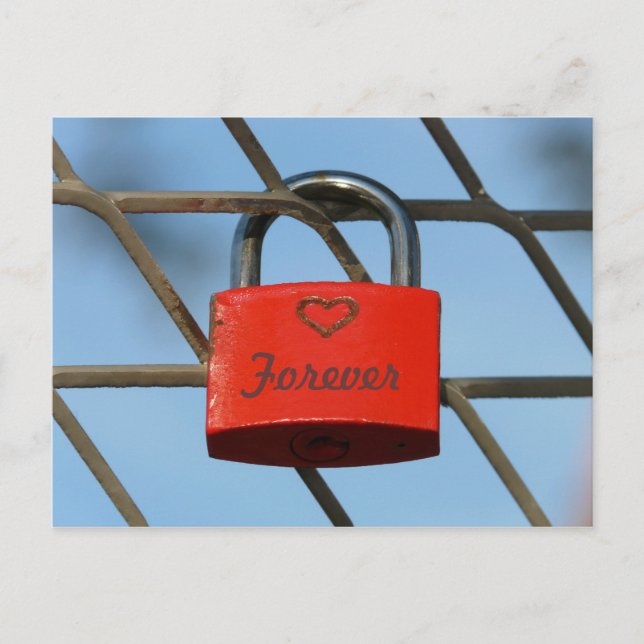 Postal El amor rojo bloquea el padlockwith Heart on Fence (Anverso)