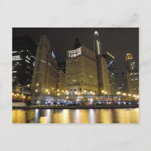 Postal El centro de Chicago en el río Chicago de noche