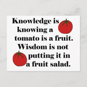 Postal El conocimiento es saber que un tomate es una frut