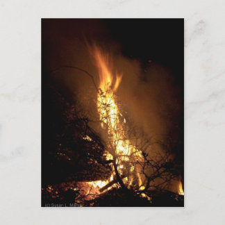 Postal El hombre de la llama de fuego forma la imagen de