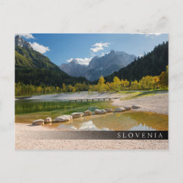 Postal El lago Jasna en los Alpes eslovenos en otoño