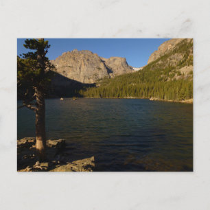 Postal El Loch en el Parque Nacional Montañas Rocosas