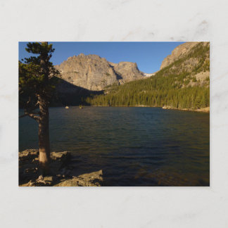 Postal El Loch en el Parque Nacional Montañas Rocosas