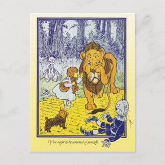 Postal El mago de Oz: Dorothy conoce al León Cobarde