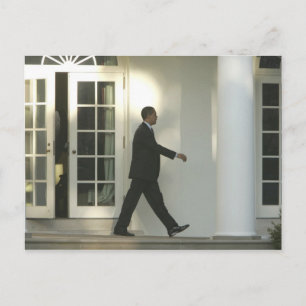 Postal El presidente Barack con profundo pensamiento mien