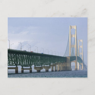 Postal El puente de Mackinac que atraviesa los estrechos