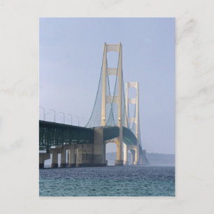 Postal El puente de Mackinac que atraviesa los estrechos 