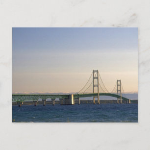 Postal El puente de Mackinac que atraviesa los estrechos